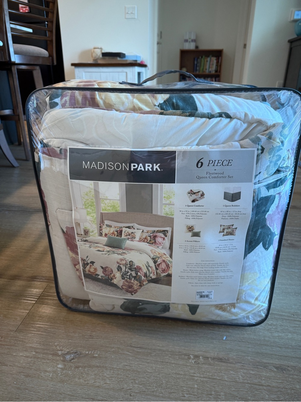 Madison Park Floral Queen Comforter Set - Cream, Green & Pink Accents. NWT.